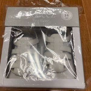 Robeez first walker white sandals size 3-6m